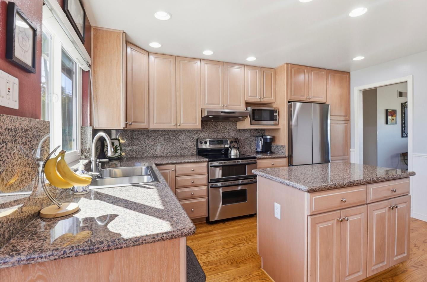 Detail Gallery Image 13 of 33 For 3421 Lodge Dr, Belmont,  CA 94002 - 3 Beds | 2 Baths