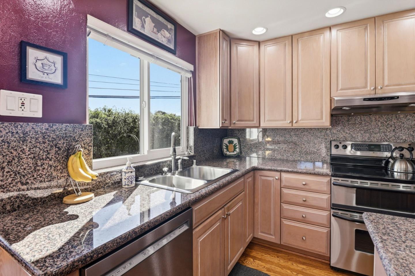 Detail Gallery Image 14 of 33 For 3421 Lodge Dr, Belmont,  CA 94002 - 3 Beds | 2 Baths