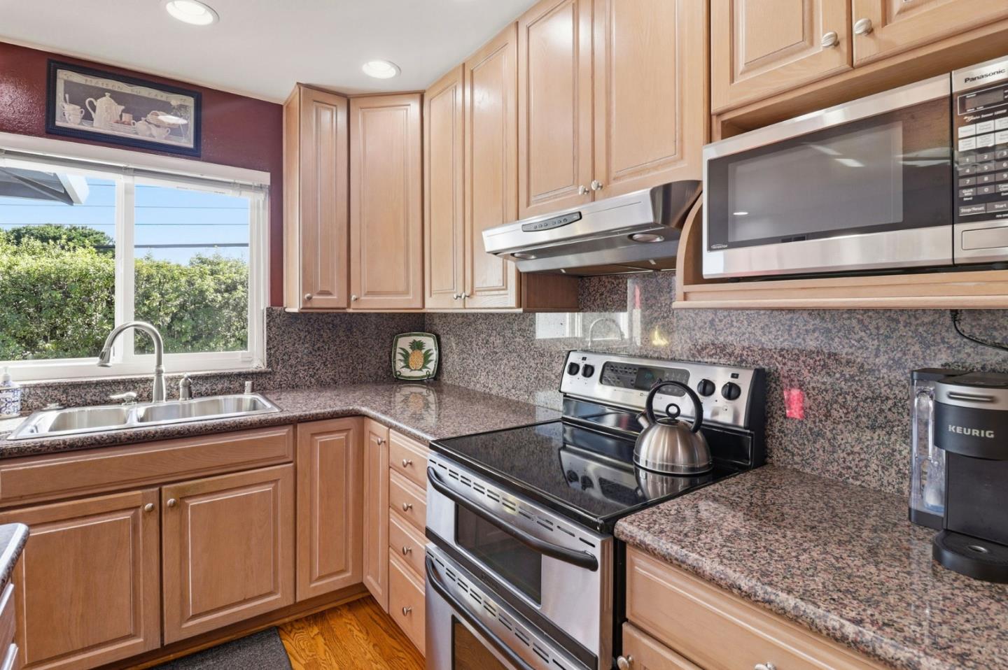 Detail Gallery Image 15 of 33 For 3421 Lodge Dr, Belmont,  CA 94002 - 3 Beds | 2 Baths