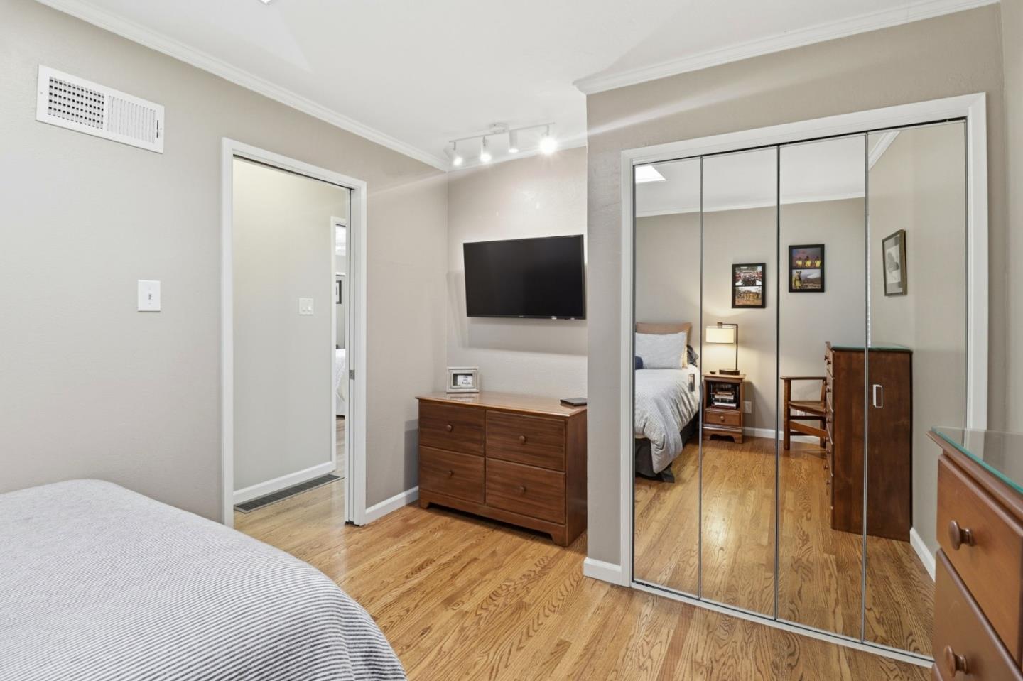 Detail Gallery Image 20 of 33 For 3421 Lodge Dr, Belmont,  CA 94002 - 3 Beds | 2 Baths