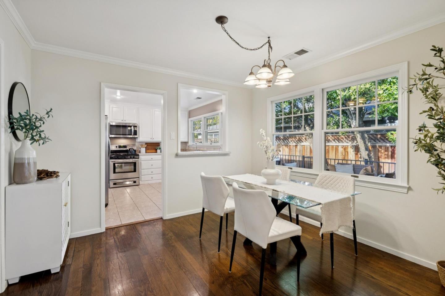 Detail Gallery Image 10 of 37 For 308 Hedge Rd, Menlo Park,  CA 94025 - 3 Beds | 2 Baths