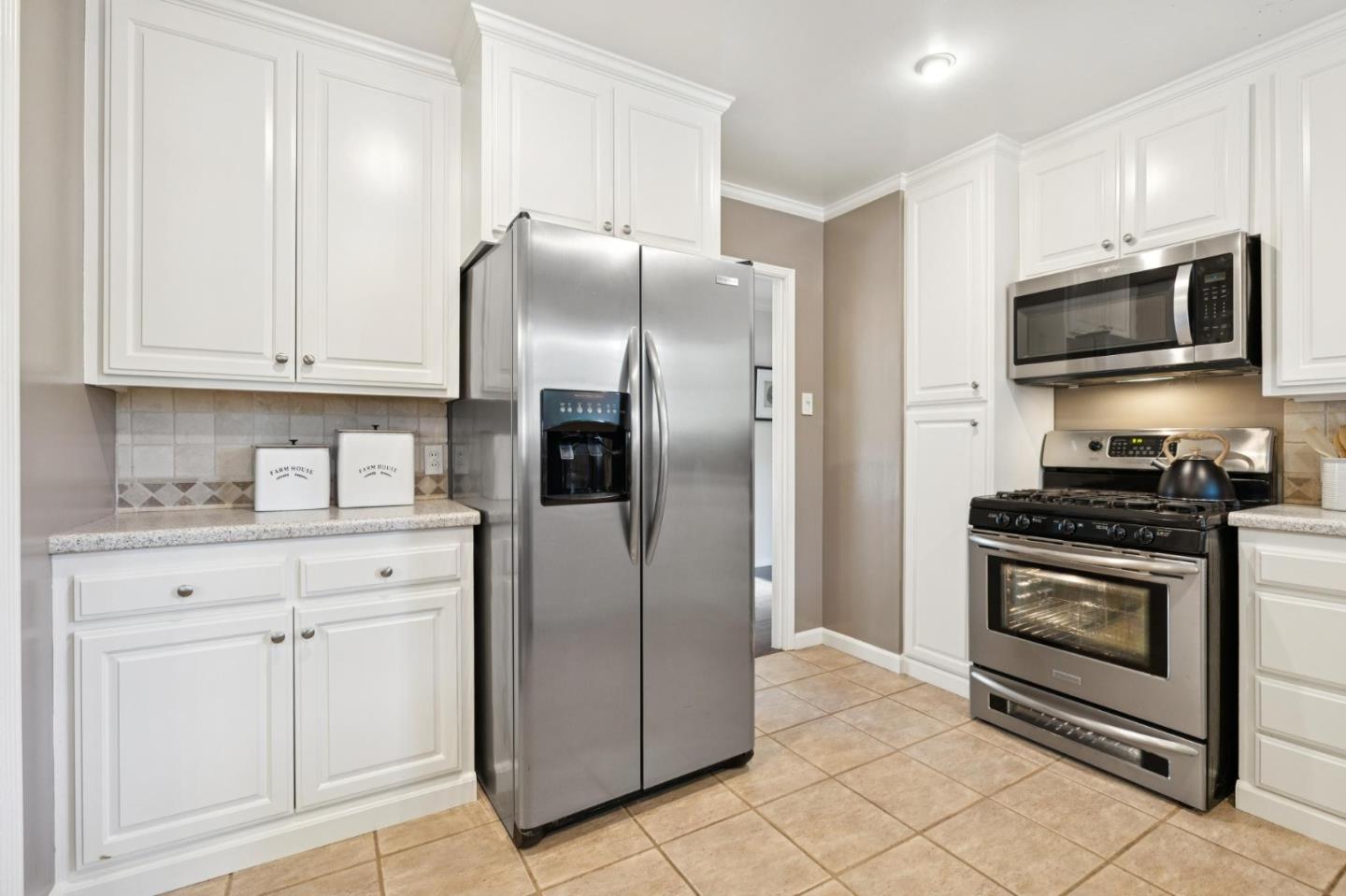 Detail Gallery Image 14 of 37 For 308 Hedge Rd, Menlo Park,  CA 94025 - 3 Beds | 2 Baths