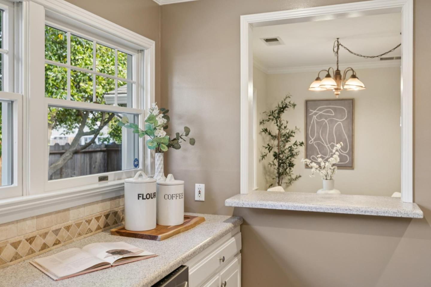 Detail Gallery Image 15 of 37 For 308 Hedge Rd, Menlo Park,  CA 94025 - 3 Beds | 2 Baths