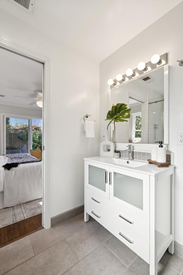 Detail Gallery Image 20 of 37 For 308 Hedge Rd, Menlo Park,  CA 94025 - 3 Beds | 2 Baths