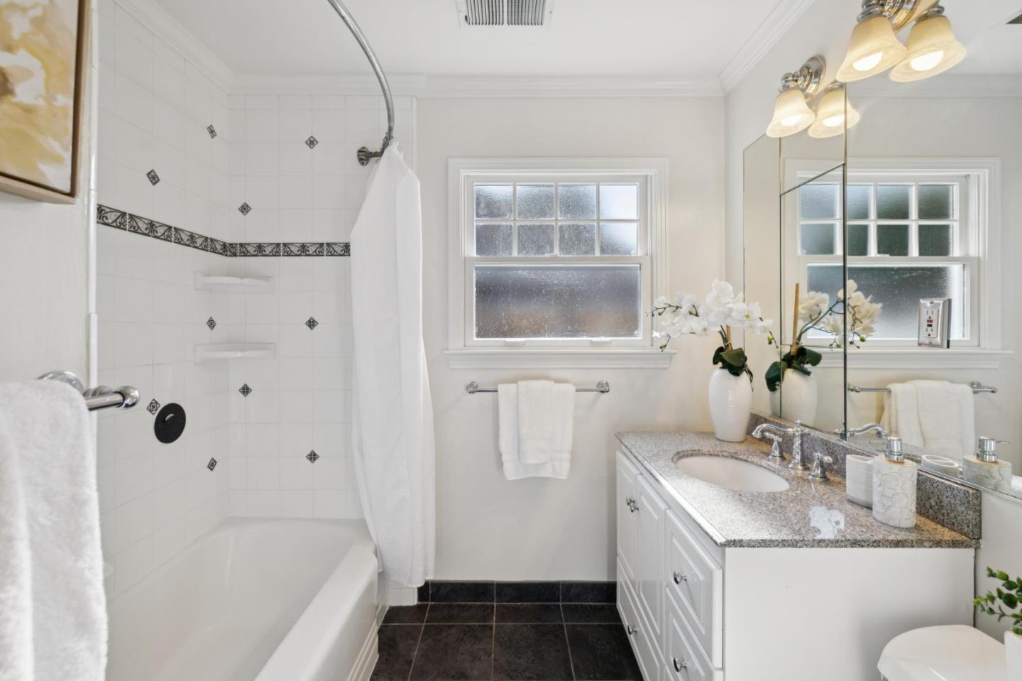 Detail Gallery Image 25 of 37 For 308 Hedge Rd, Menlo Park,  CA 94025 - 3 Beds | 2 Baths