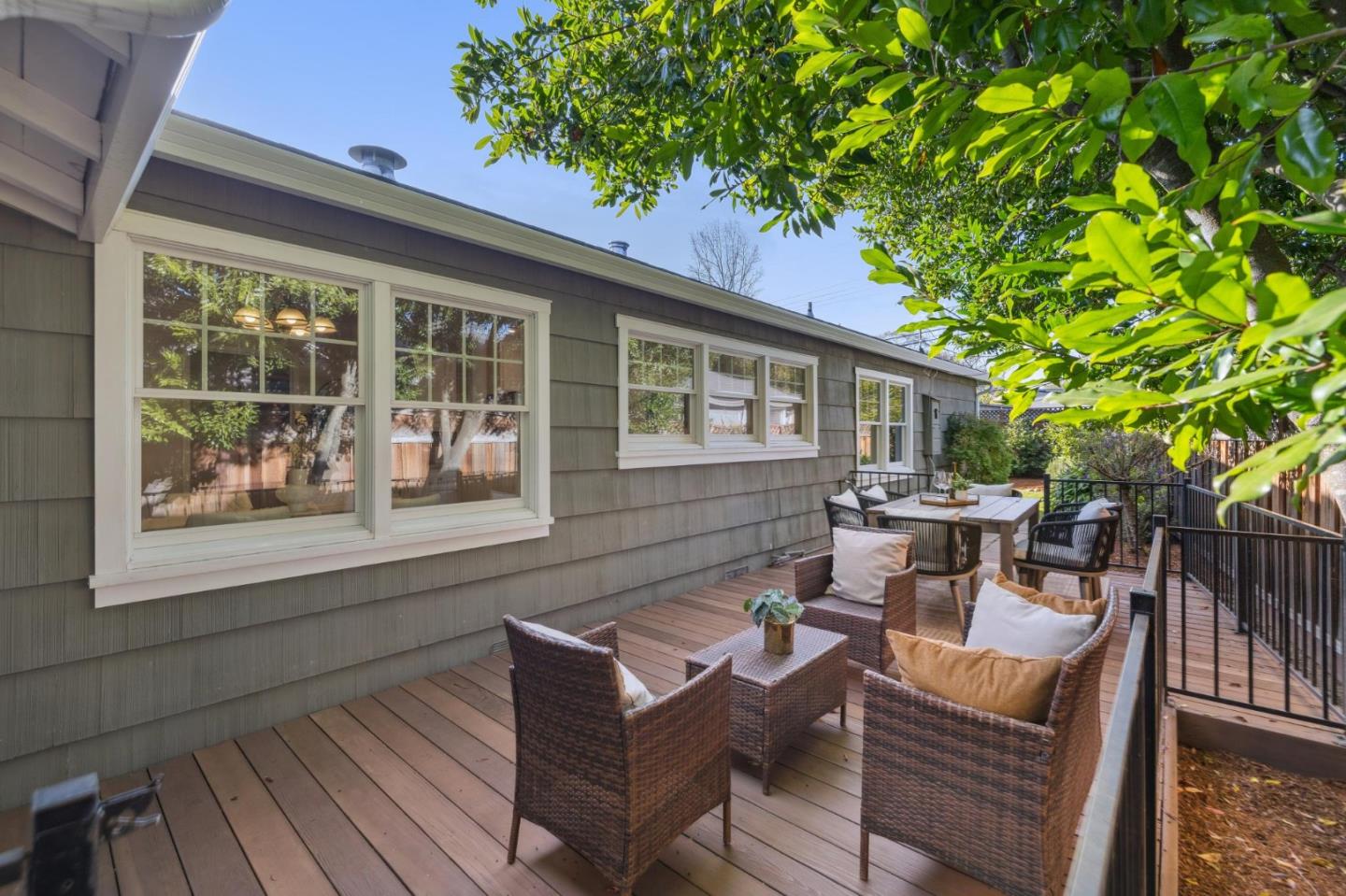 Detail Gallery Image 28 of 37 For 308 Hedge Rd, Menlo Park,  CA 94025 - 3 Beds | 2 Baths