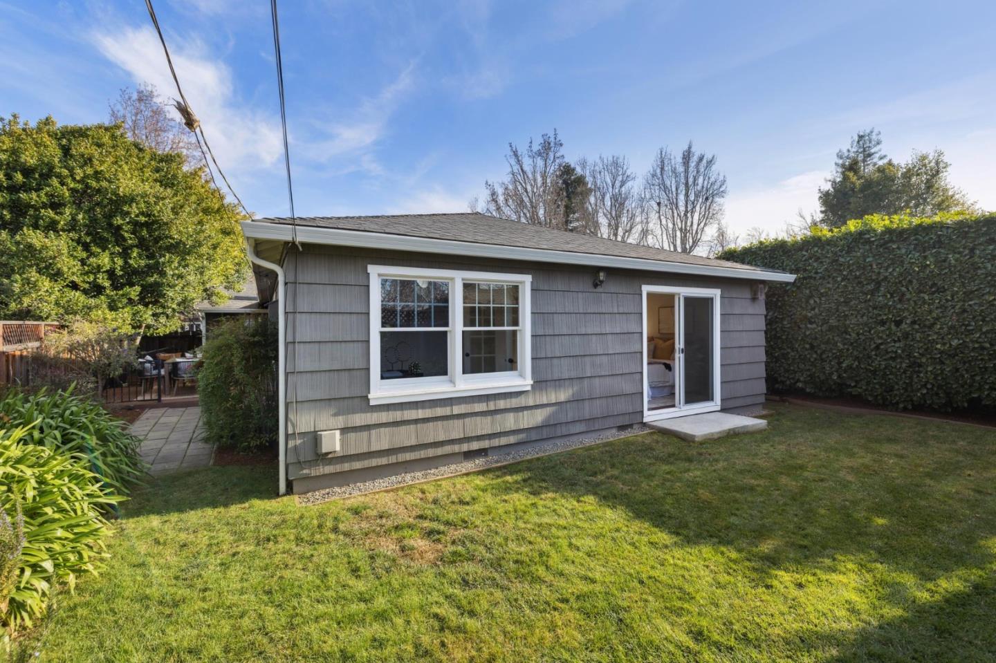 Detail Gallery Image 33 of 37 For 308 Hedge Rd, Menlo Park,  CA 94025 - 3 Beds | 2 Baths