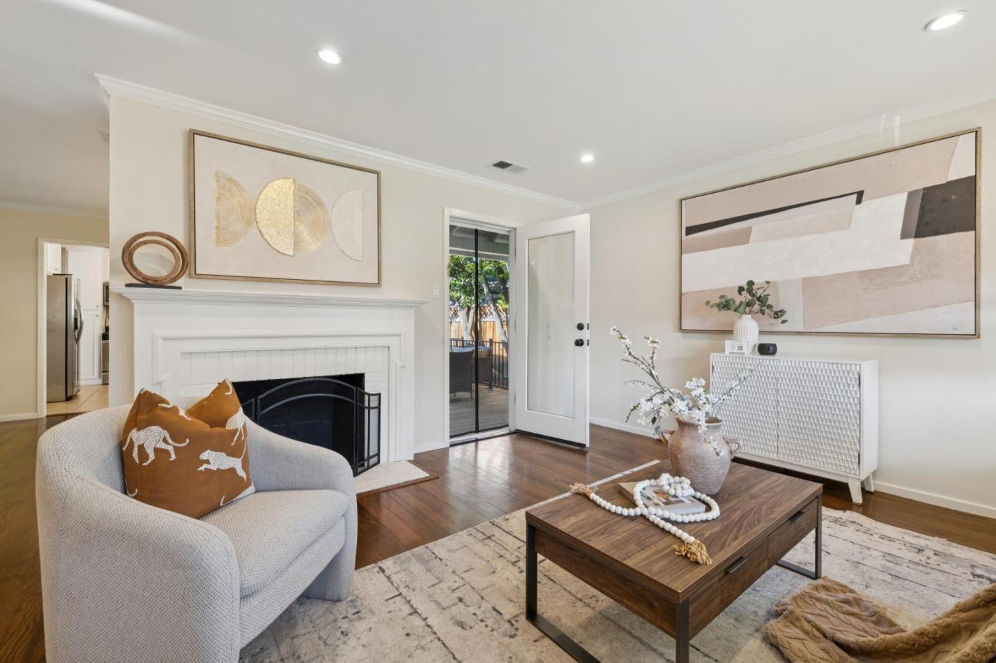 Detail Gallery Image 8 of 37 For 308 Hedge Rd, Menlo Park,  CA 94025 - 3 Beds | 2 Baths