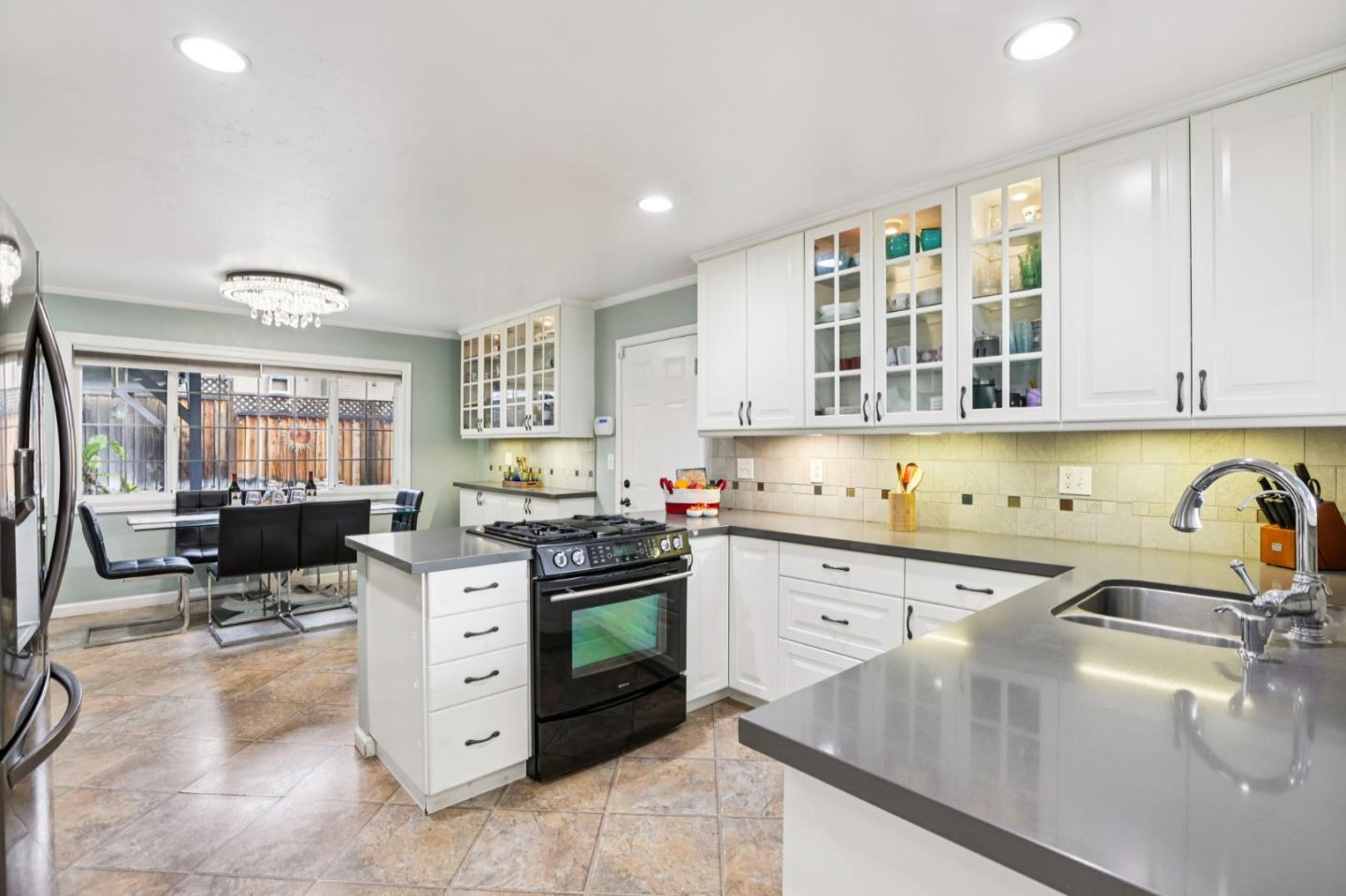 Detail Gallery Image 10 of 41 For 3272 Vistamont Dr, San Jose,  CA 95118 - 3 Beds | 2 Baths