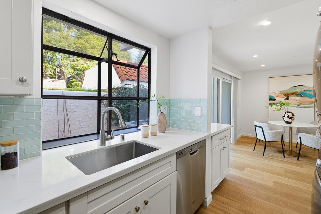 Detail Gallery Image 14 of 37 For 1036 Chula Vista Ter, Sunnyvale,  CA 94086 - 2 Beds | 2/1 Baths