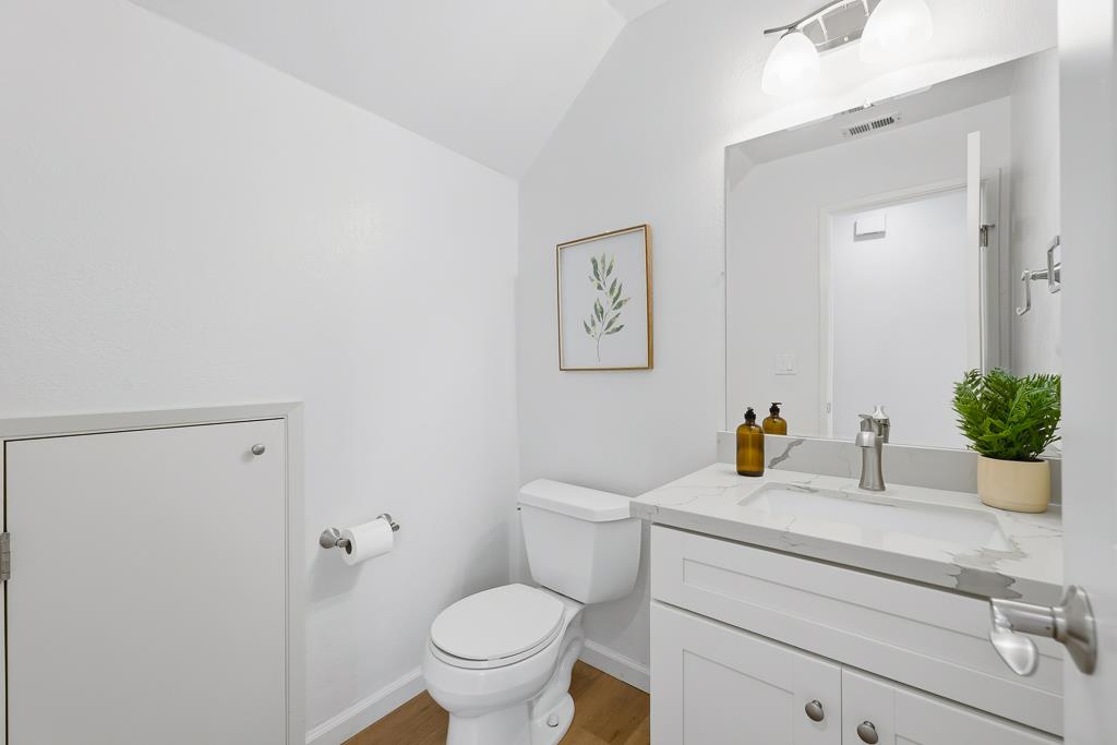 Detail Gallery Image 16 of 37 For 1036 Chula Vista Ter, Sunnyvale,  CA 94086 - 2 Beds | 2/1 Baths