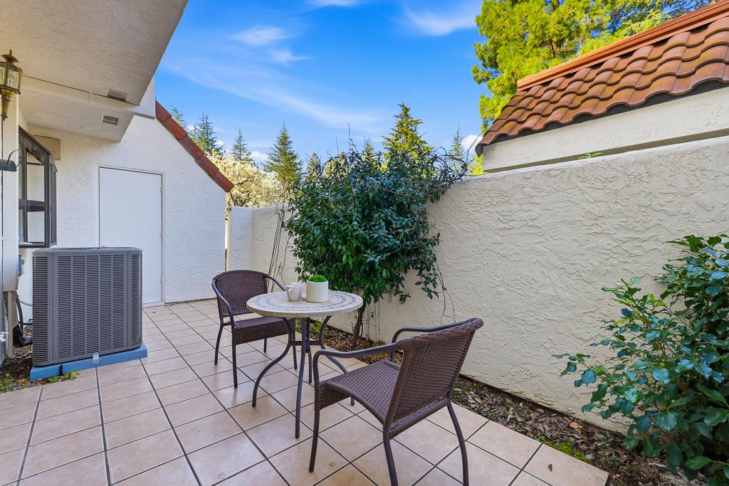 Detail Gallery Image 29 of 37 For 1036 Chula Vista Ter, Sunnyvale,  CA 94086 - 2 Beds | 2/1 Baths