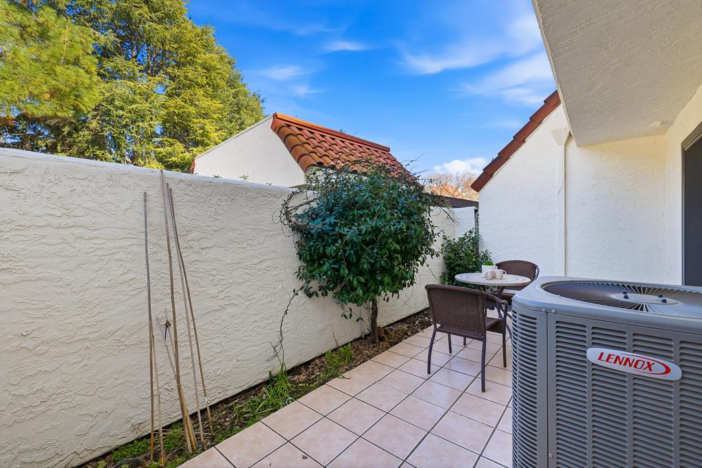 Detail Gallery Image 30 of 37 For 1036 Chula Vista Ter, Sunnyvale,  CA 94086 - 2 Beds | 2/1 Baths