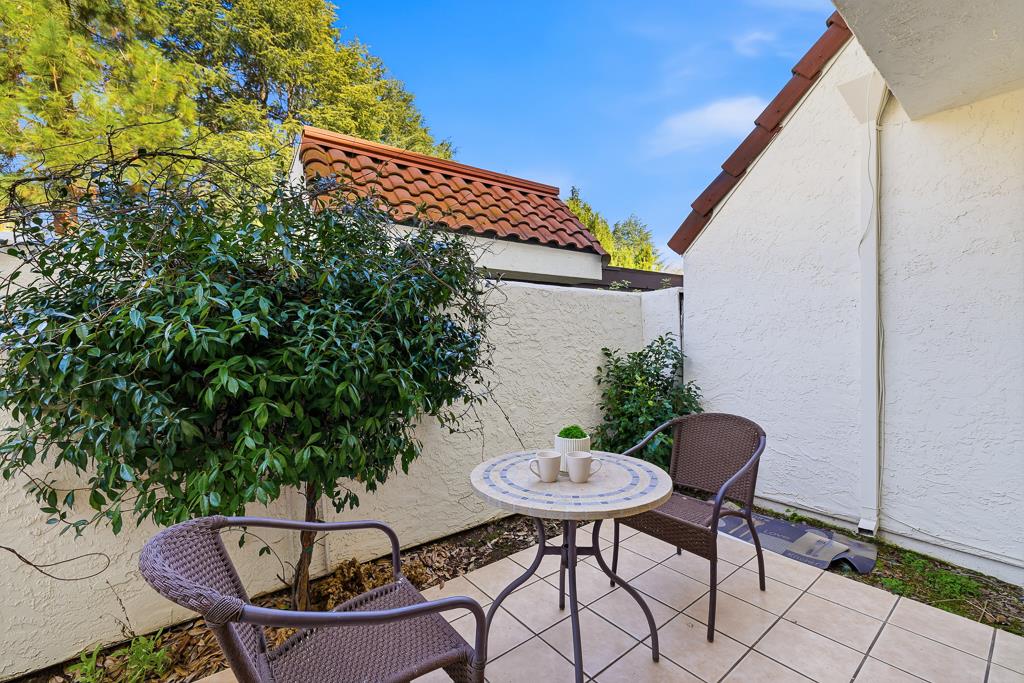 Detail Gallery Image 31 of 37 For 1036 Chula Vista Ter, Sunnyvale,  CA 94086 - 2 Beds | 2/1 Baths