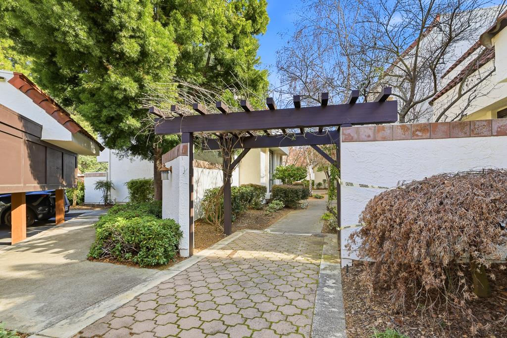 Detail Gallery Image 33 of 37 For 1036 Chula Vista Ter, Sunnyvale,  CA 94086 - 2 Beds | 2/1 Baths