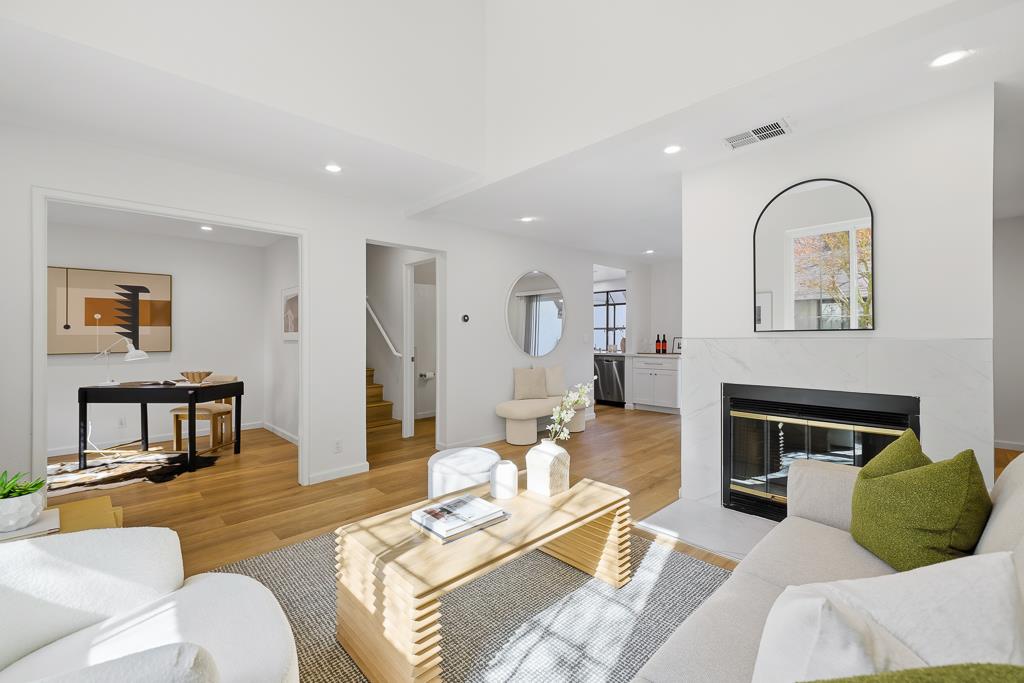 Detail Gallery Image 4 of 37 For 1036 Chula Vista Ter, Sunnyvale,  CA 94086 - 2 Beds | 2/1 Baths