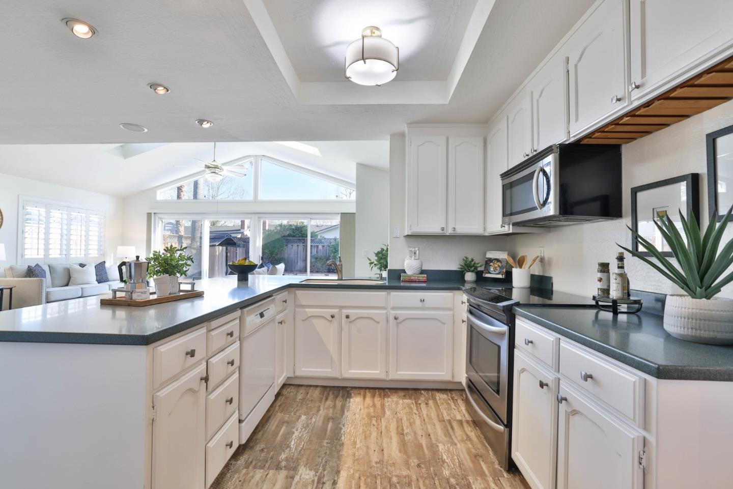 Detail Gallery Image 8 of 27 For 860 Buchser Way, San Jose,  CA 95125 - 3 Beds | 2/1 Baths