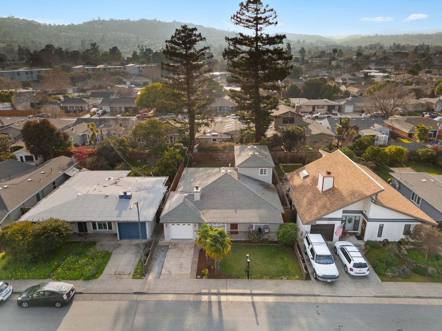 Detail Gallery Image 4 of 52 For 3936 Regan Dr, San Mateo,  CA 94403 - 4 Beds | 3 Baths