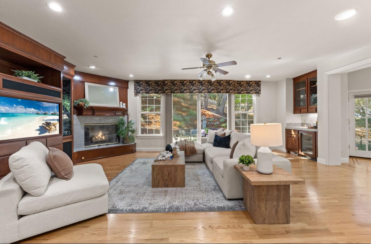 Detail Gallery Image 2 of 40 For 1925 Mantelli Dr, Gilroy,  CA 95020 - 5 Beds | 3/1 Baths