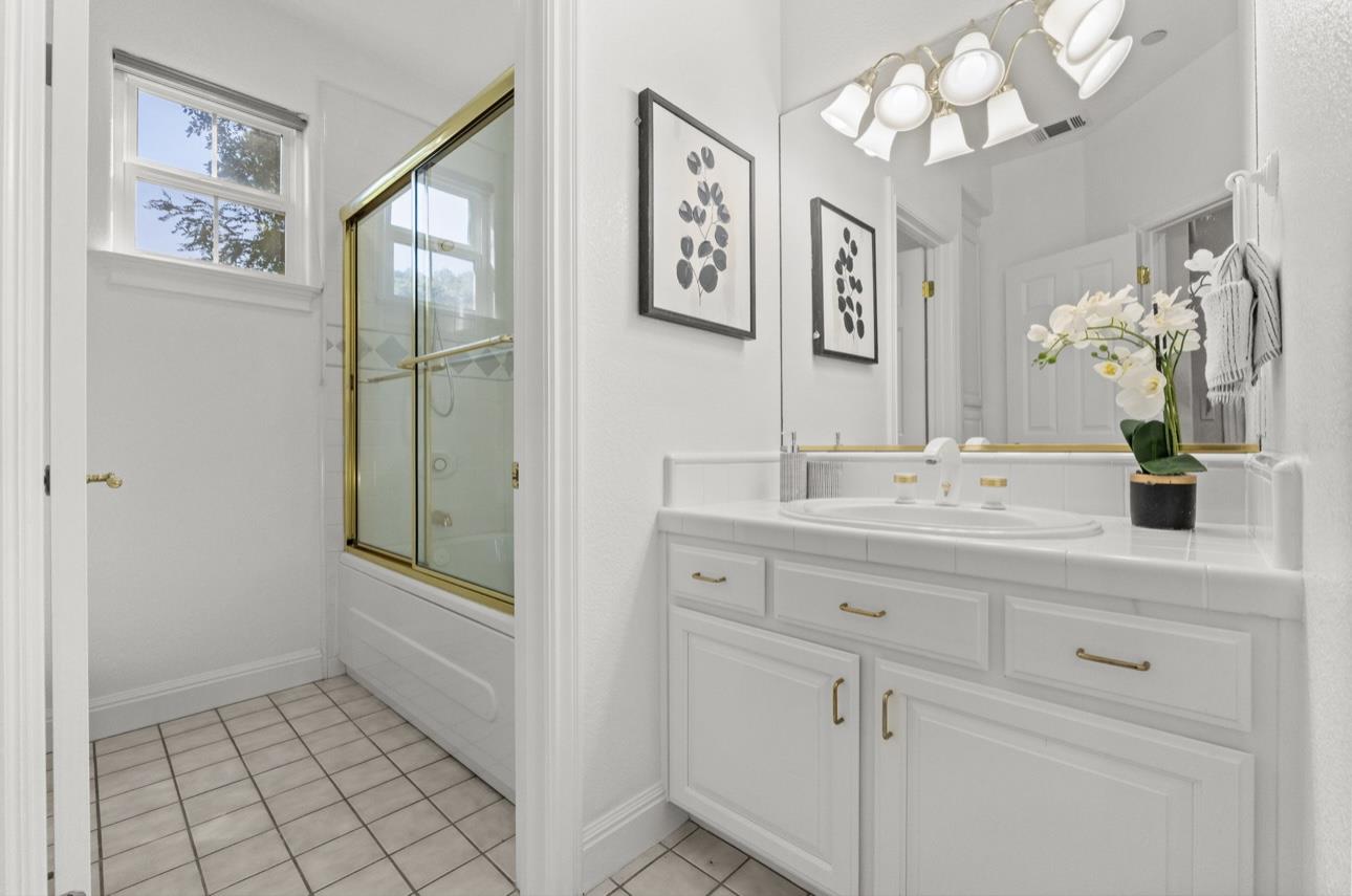 Detail Gallery Image 27 of 40 For 1925 Mantelli Dr, Gilroy,  CA 95020 - 5 Beds | 3/1 Baths