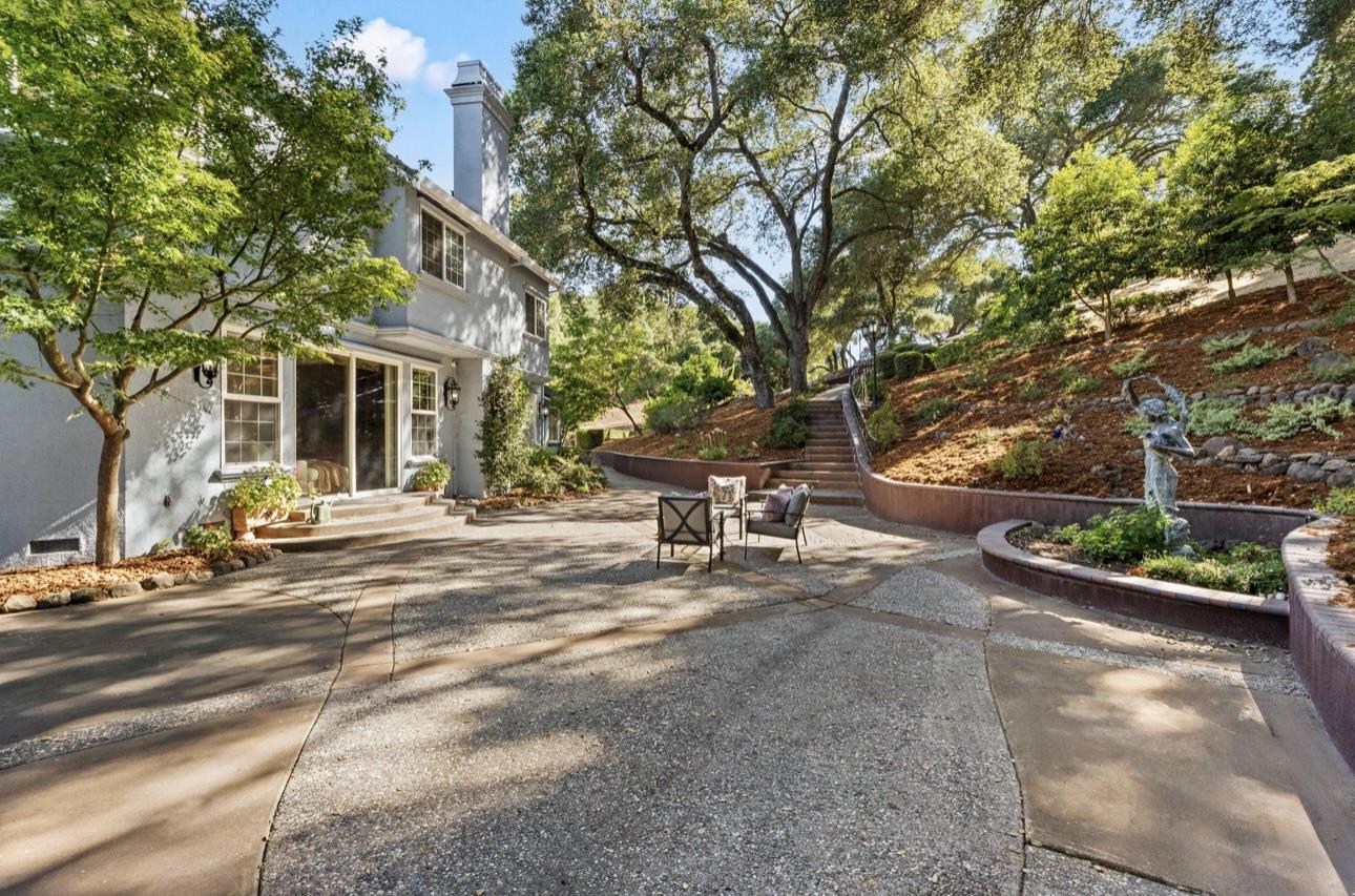 Detail Gallery Image 30 of 40 For 1925 Mantelli Dr, Gilroy,  CA 95020 - 5 Beds | 3/1 Baths