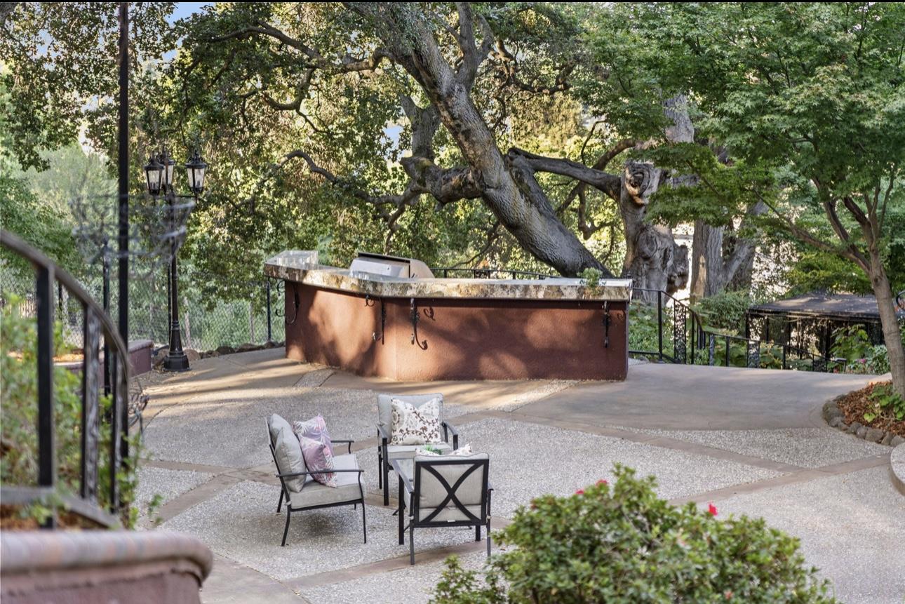 Detail Gallery Image 31 of 40 For 1925 Mantelli Dr, Gilroy,  CA 95020 - 5 Beds | 3/1 Baths