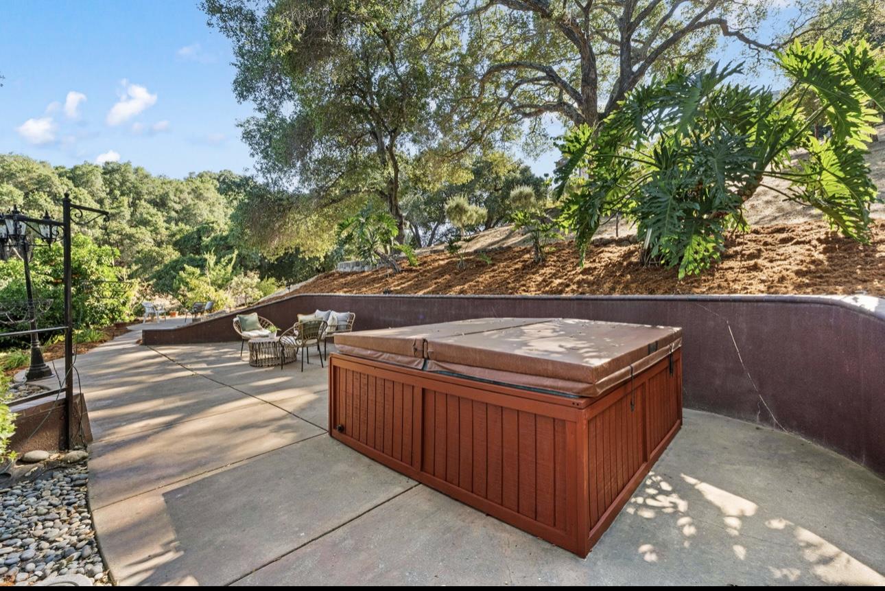 Detail Gallery Image 33 of 40 For 1925 Mantelli Dr, Gilroy,  CA 95020 - 5 Beds | 3/1 Baths