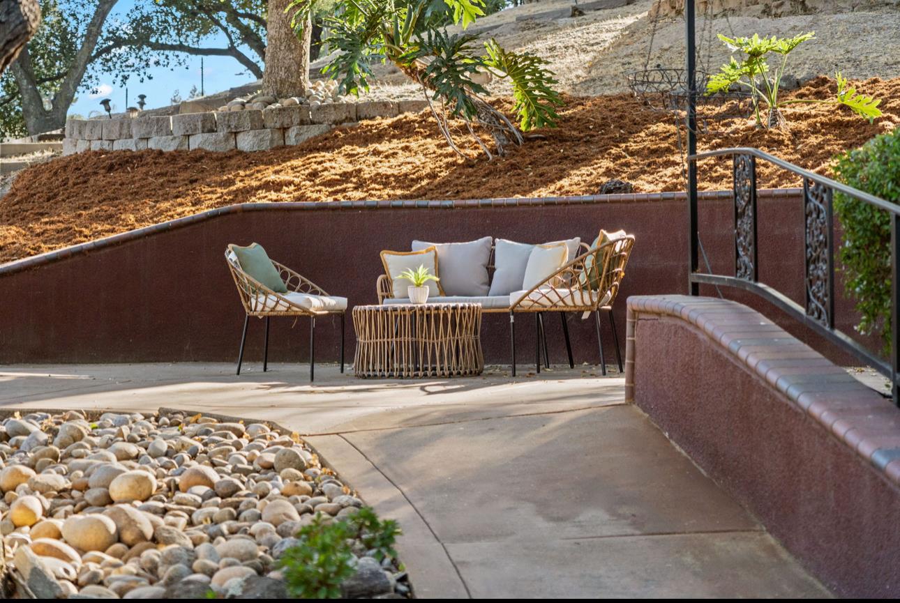 Detail Gallery Image 34 of 40 For 1925 Mantelli Dr, Gilroy,  CA 95020 - 5 Beds | 3/1 Baths