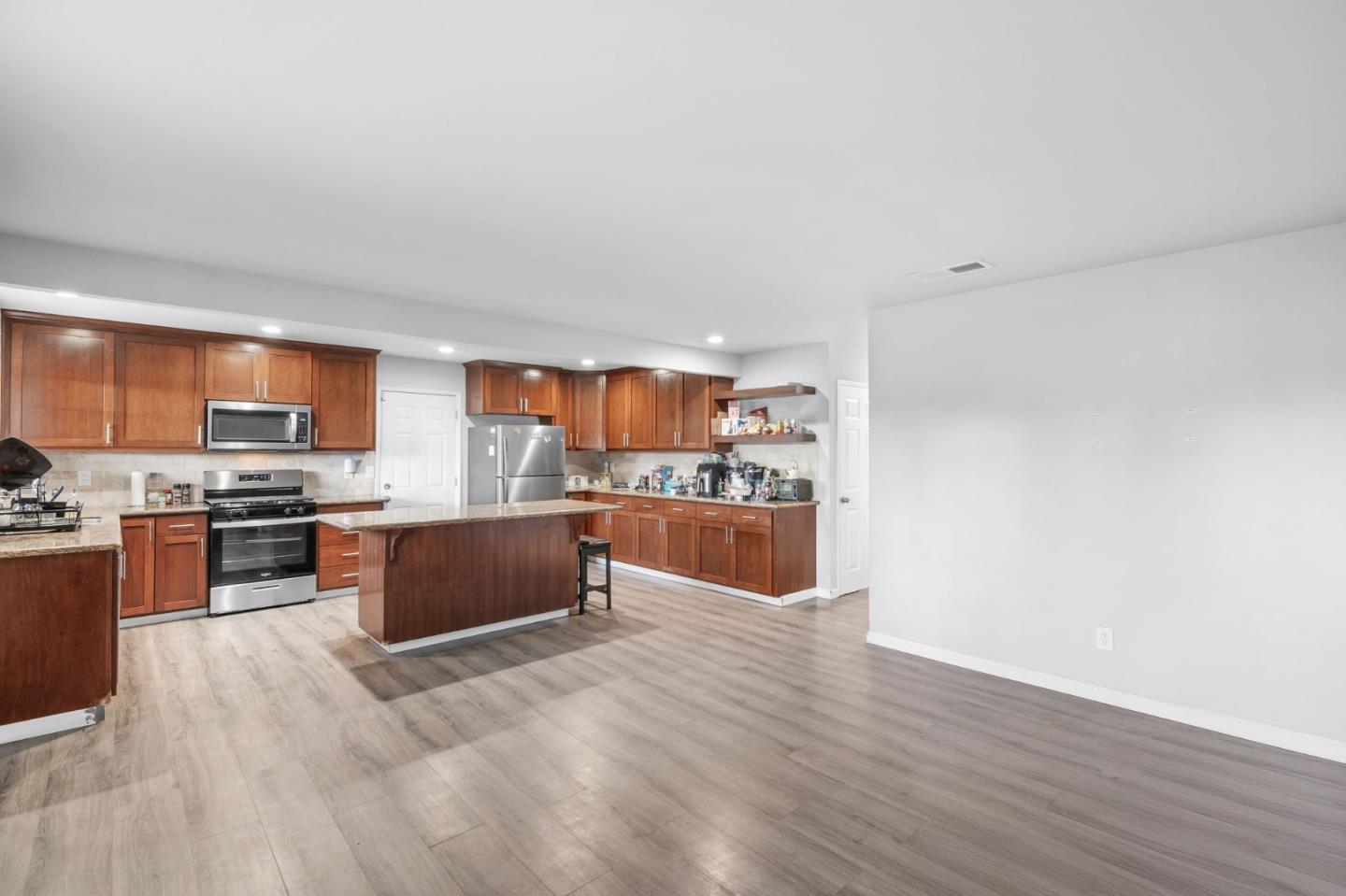 Detail Gallery Image 6 of 12 For 16012 Julie Ln, Lathrop,  CA 95330 - 3 Beds | 2 Baths