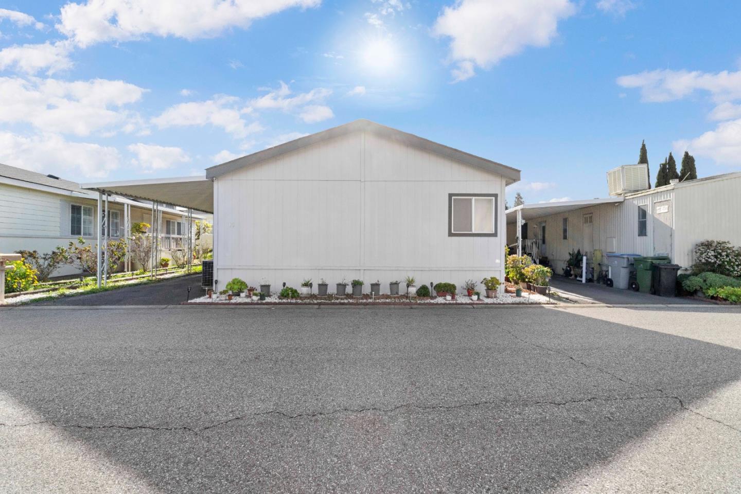 Detail Gallery Image 2 of 24 For 5450 Monterey Rd #15,  San Jose,  CA 95111 - 3 Beds | 2 Baths