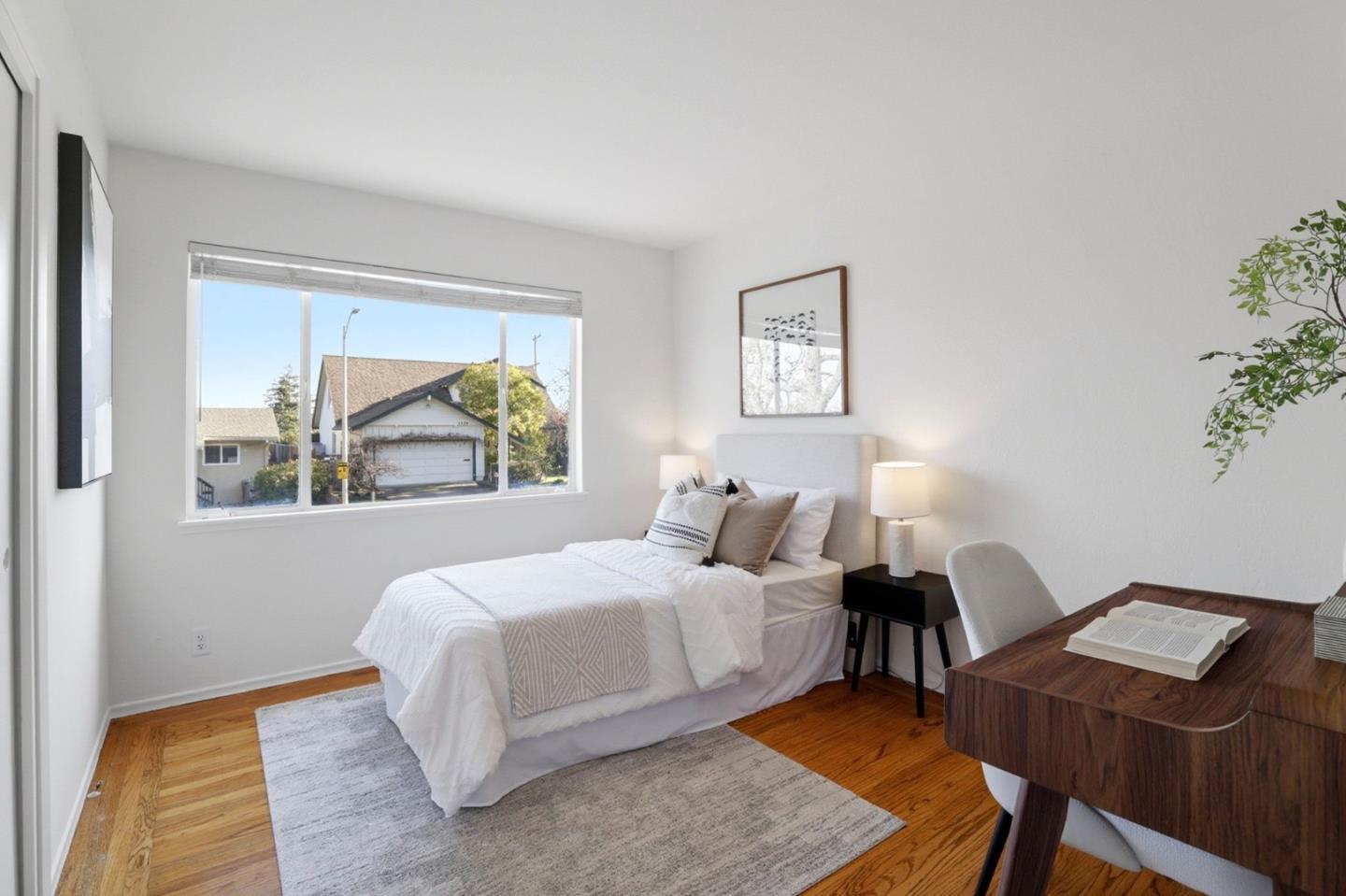 Detail Gallery Image 11 of 22 For 3722 Red Oak Way, Redwood City,  CA 94061 - 3 Beds | 2/1 Baths