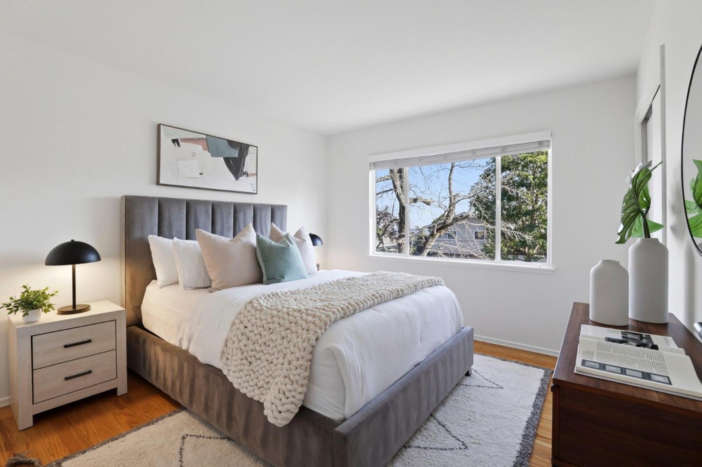 Detail Gallery Image 12 of 22 For 3722 Red Oak Way, Redwood City,  CA 94061 - 3 Beds | 2/1 Baths