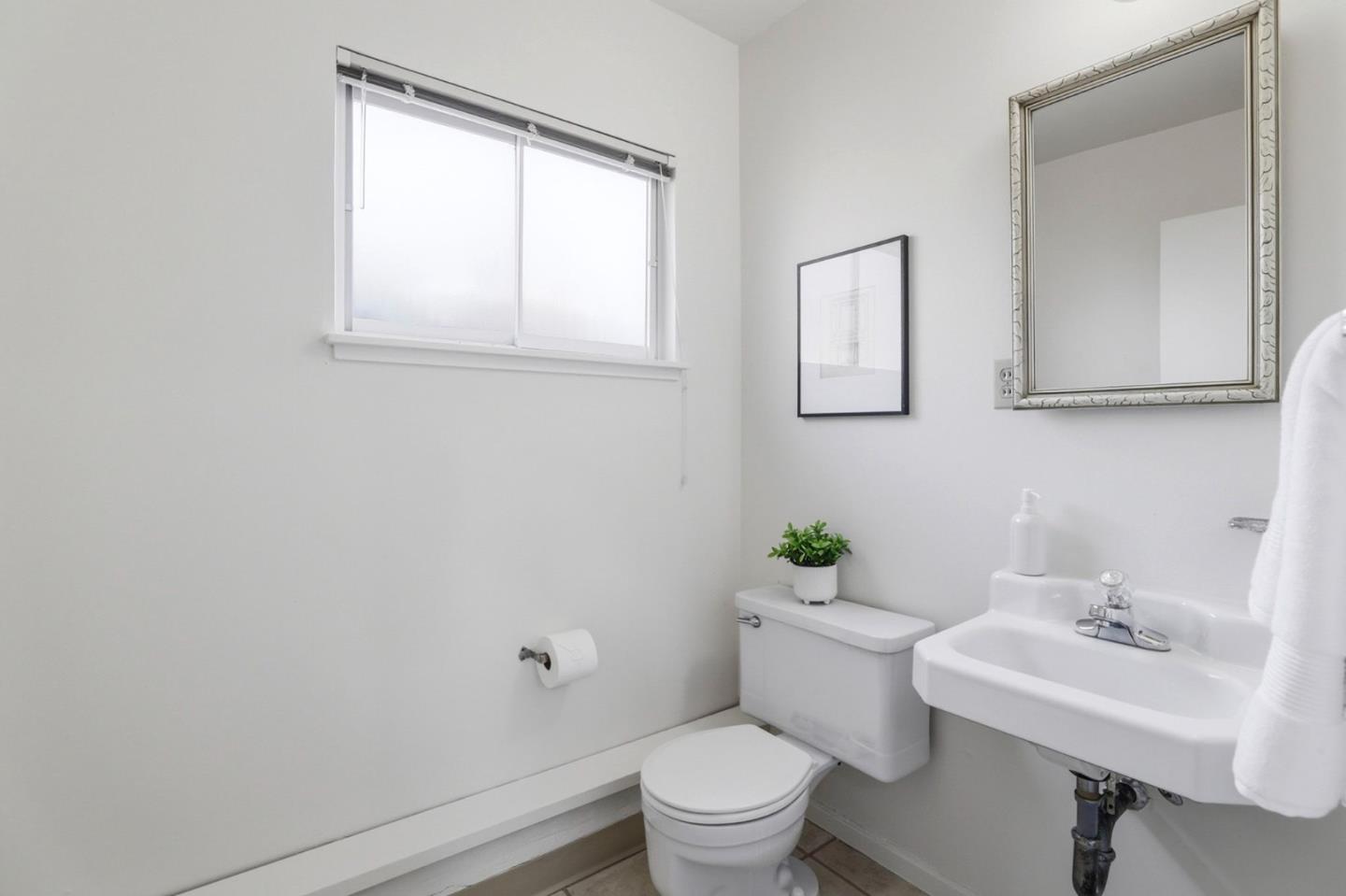 Detail Gallery Image 18 of 22 For 3722 Red Oak Way, Redwood City,  CA 94061 - 3 Beds | 2/1 Baths