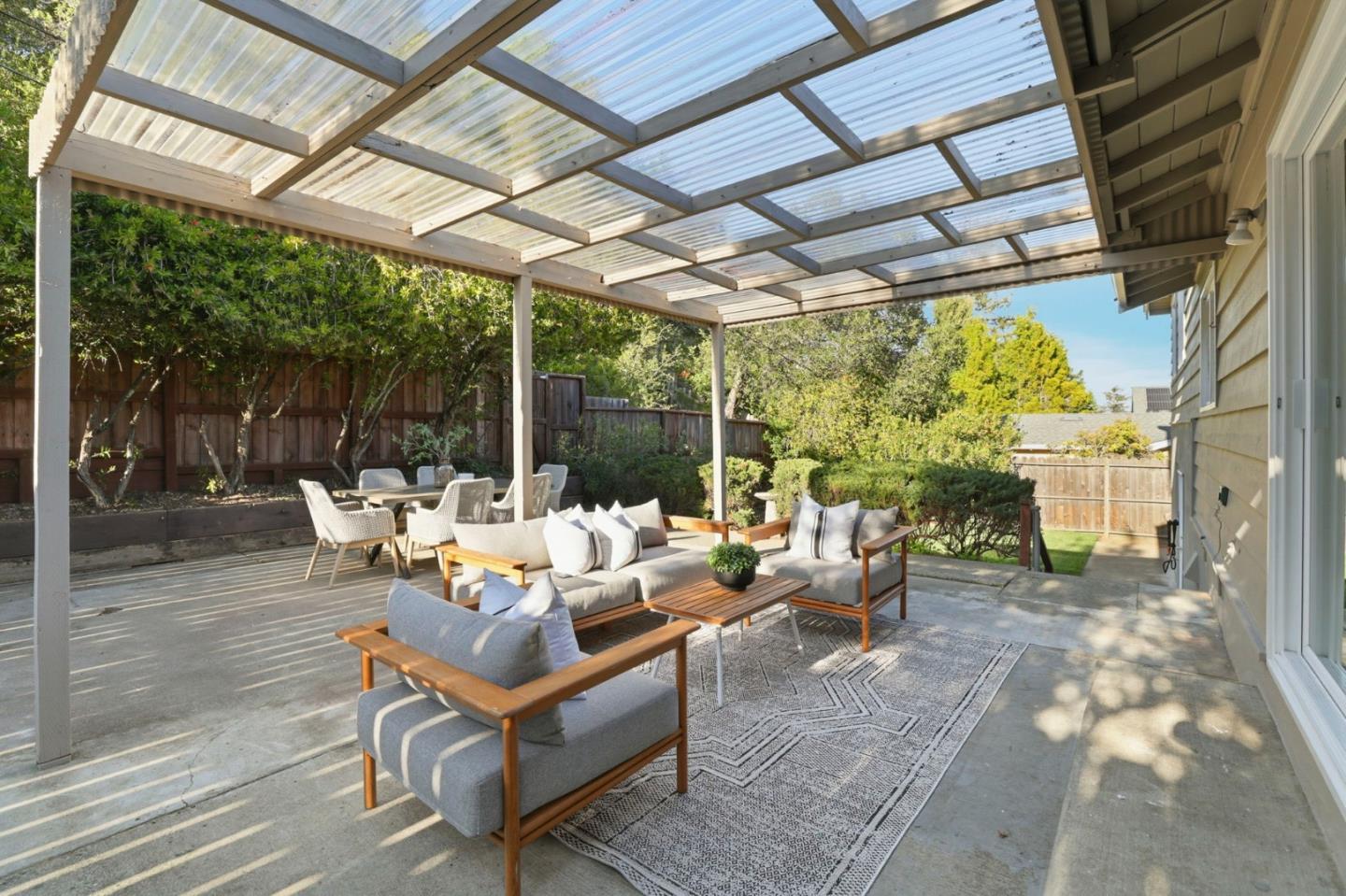 Detail Gallery Image 20 of 22 For 3722 Red Oak Way, Redwood City,  CA 94061 - 3 Beds | 2/1 Baths