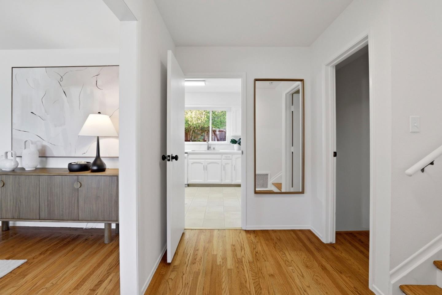 Detail Gallery Image 3 of 22 For 3722 Red Oak Way, Redwood City,  CA 94061 - 3 Beds | 2/1 Baths