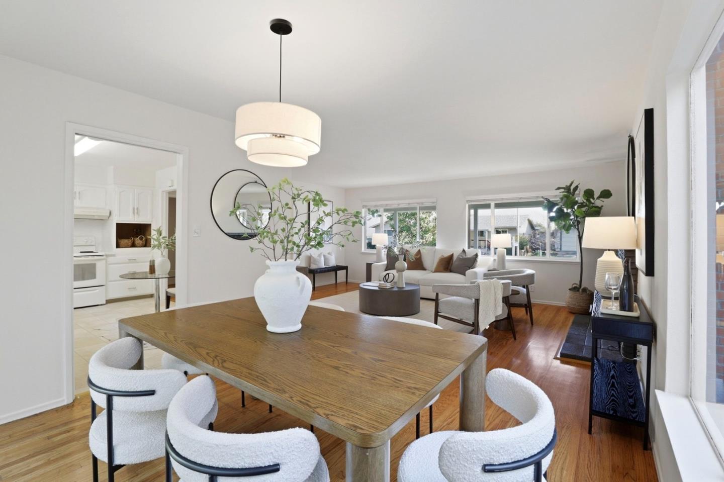 Detail Gallery Image 8 of 22 For 3722 Red Oak Way, Redwood City,  CA 94061 - 3 Beds | 2/1 Baths