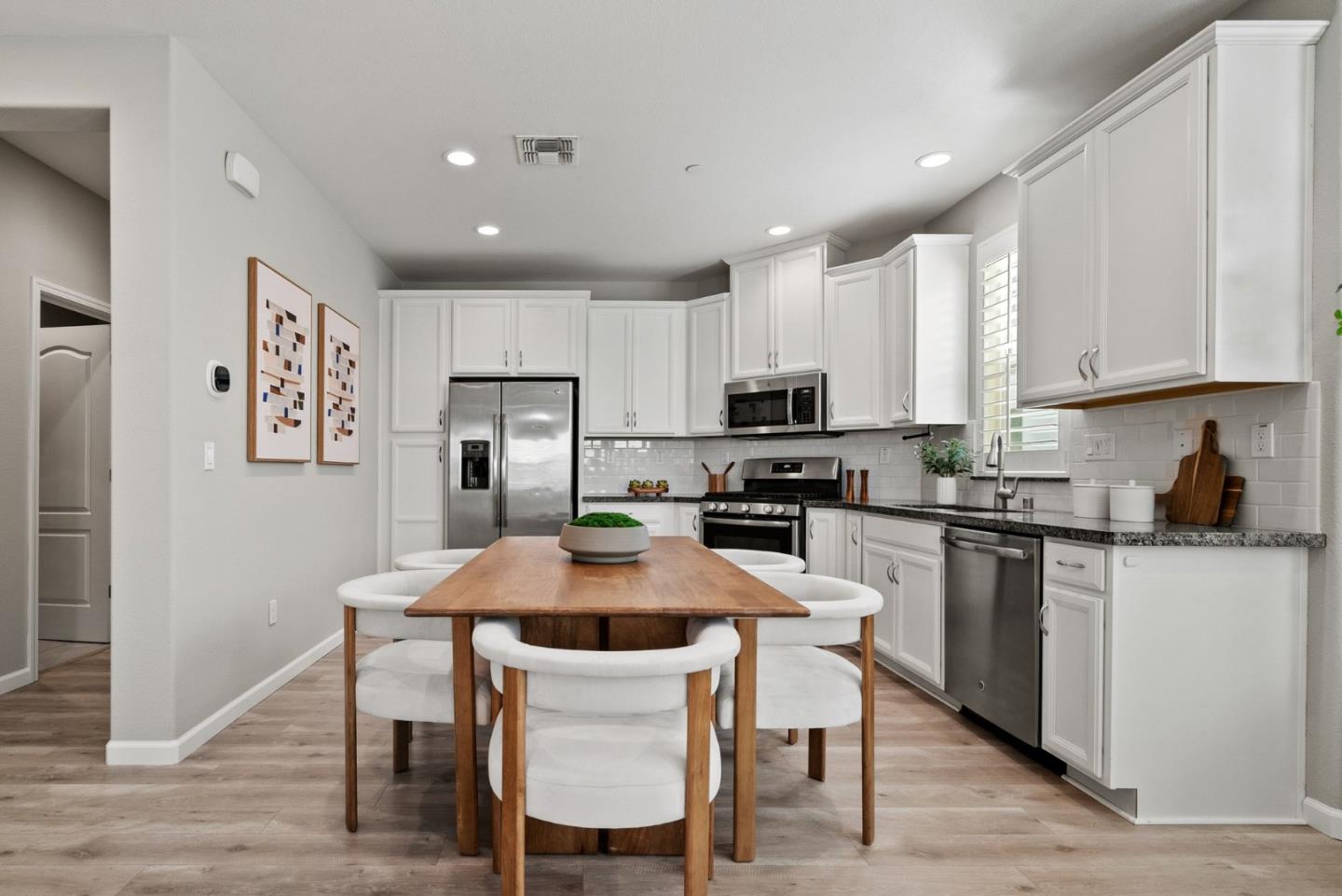 Detail Gallery Image 12 of 60 For 2726 Terni Ct #6,  San Jose,  CA 95111 - 2 Beds | 2/1 Baths