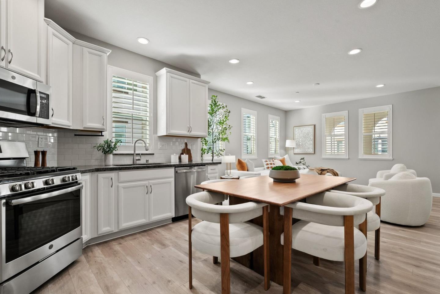 Detail Gallery Image 14 of 60 For 2726 Terni Ct #6,  San Jose,  CA 95111 - 2 Beds | 2/1 Baths