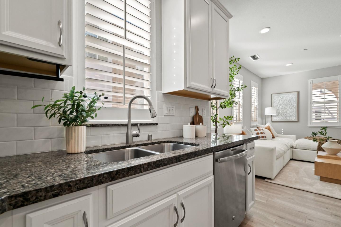 Detail Gallery Image 18 of 60 For 2726 Terni Ct #6,  San Jose,  CA 95111 - 2 Beds | 2/1 Baths