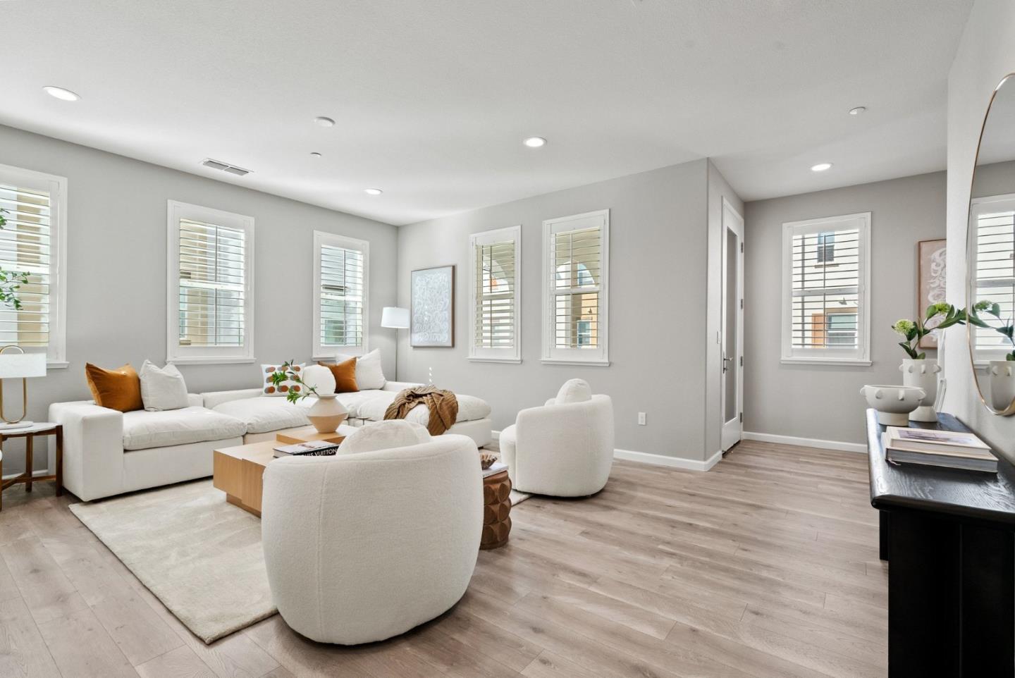 Detail Gallery Image 4 of 60 For 2726 Terni Ct #6,  San Jose,  CA 95111 - 2 Beds | 2/1 Baths