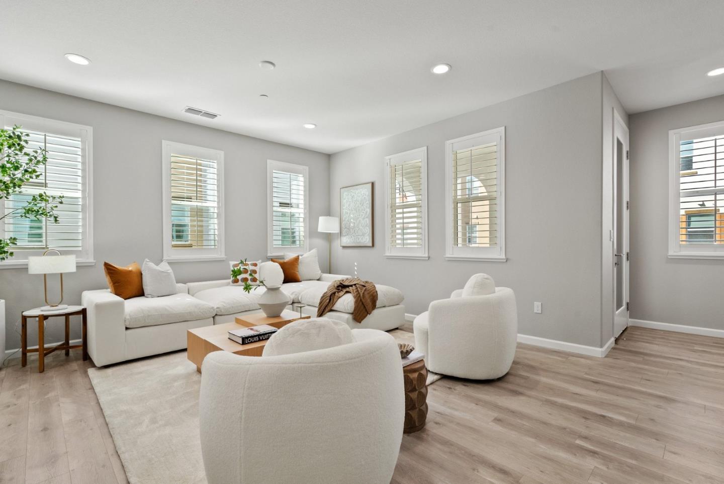 Detail Gallery Image 7 of 60 For 2726 Terni Ct #6,  San Jose,  CA 95111 - 2 Beds | 2/1 Baths