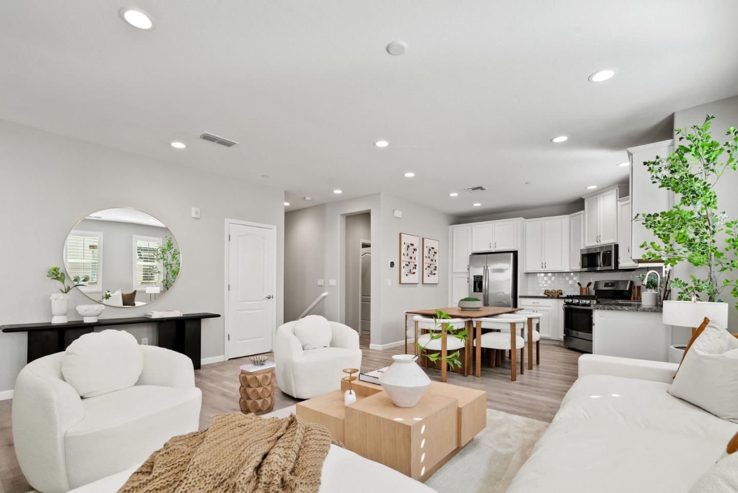 Detail Gallery Image 8 of 60 For 2726 Terni Ct #6,  San Jose,  CA 95111 - 2 Beds | 2/1 Baths