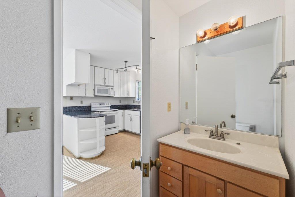 Detail Gallery Image 10 of 28 For 2747 Orchard St, Soquel,  CA 95073 - 3 Beds | 2/1 Baths