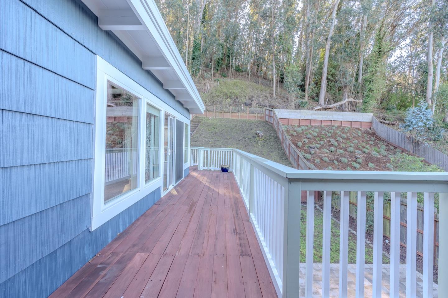 Detail Gallery Image 11 of 31 For 1104 Barcelona Dr, Pacifica,  CA 94044 - 4 Beds | 3 Baths