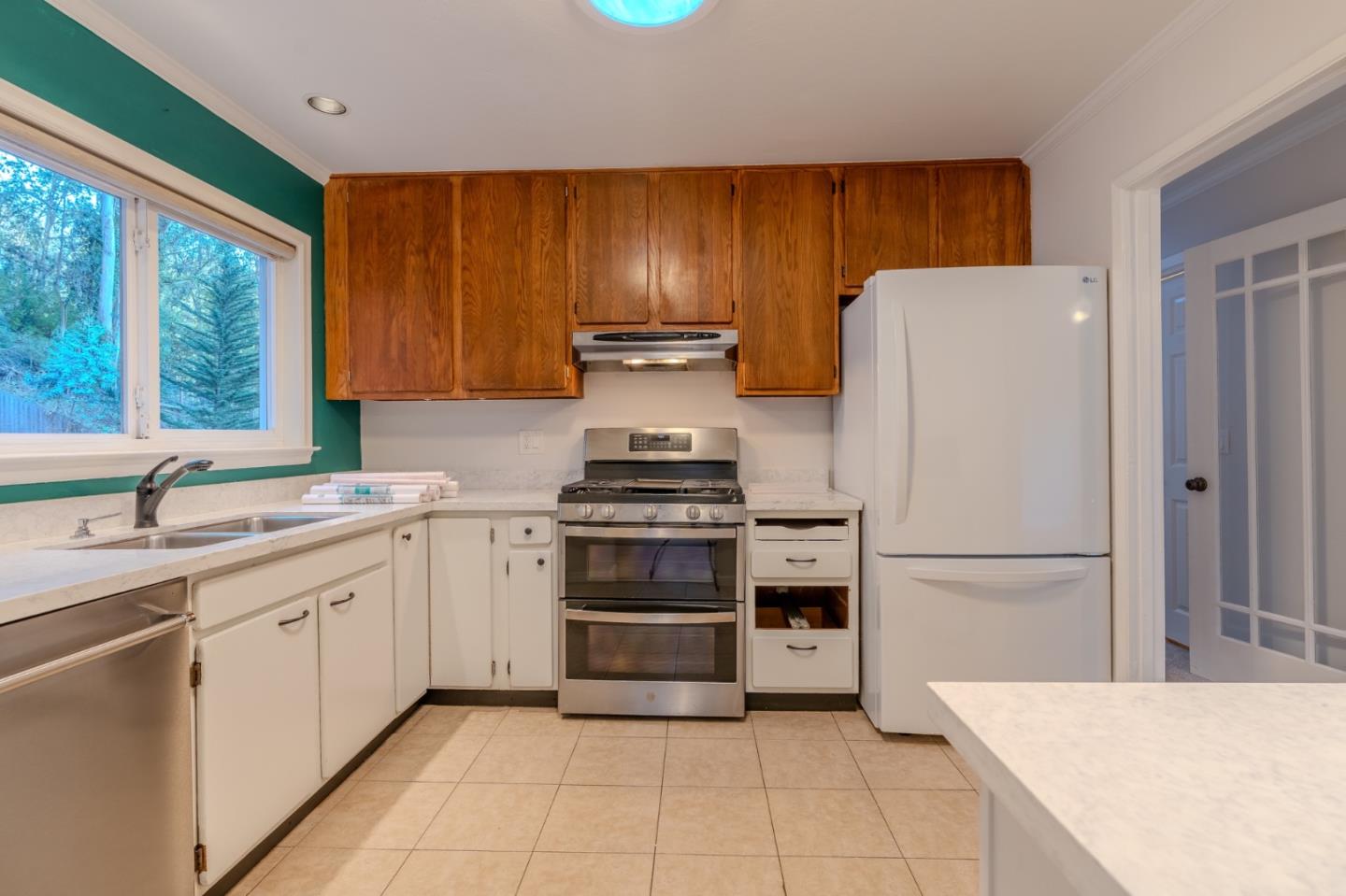 Detail Gallery Image 15 of 31 For 1104 Barcelona Dr, Pacifica,  CA 94044 - 4 Beds | 3 Baths