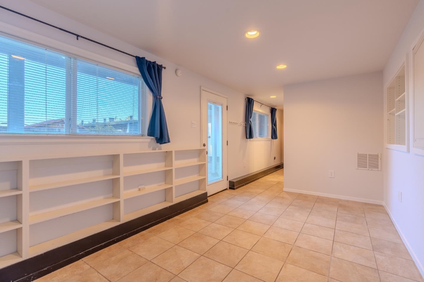 Detail Gallery Image 28 of 31 For 1104 Barcelona Dr, Pacifica,  CA 94044 - 4 Beds | 3 Baths