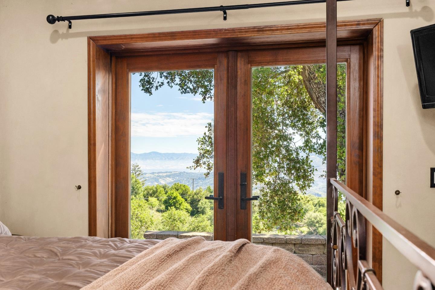 Detail Gallery Image 13 of 35 For 19375 Montevina Rd, Los Gatos,  CA 95033 - 2 Beds | 2 Baths