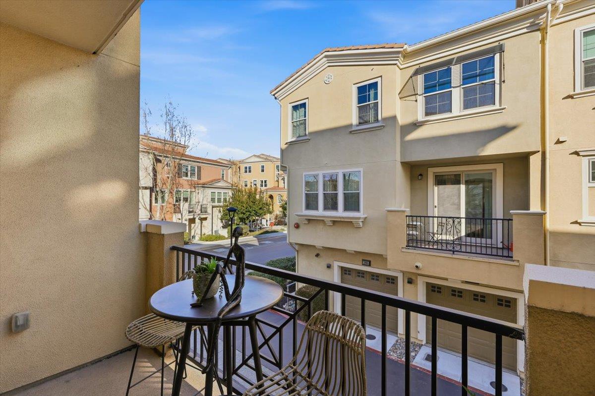 Detail Gallery Image 12 of 32 For 1989 Trento Loop, Milpitas,  CA 95035 - 2 Beds | 2/1 Baths