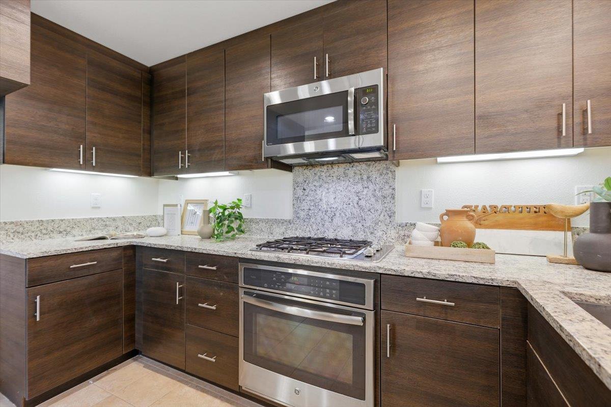 Detail Gallery Image 8 of 32 For 1989 Trento Loop, Milpitas,  CA 95035 - 2 Beds | 2/1 Baths