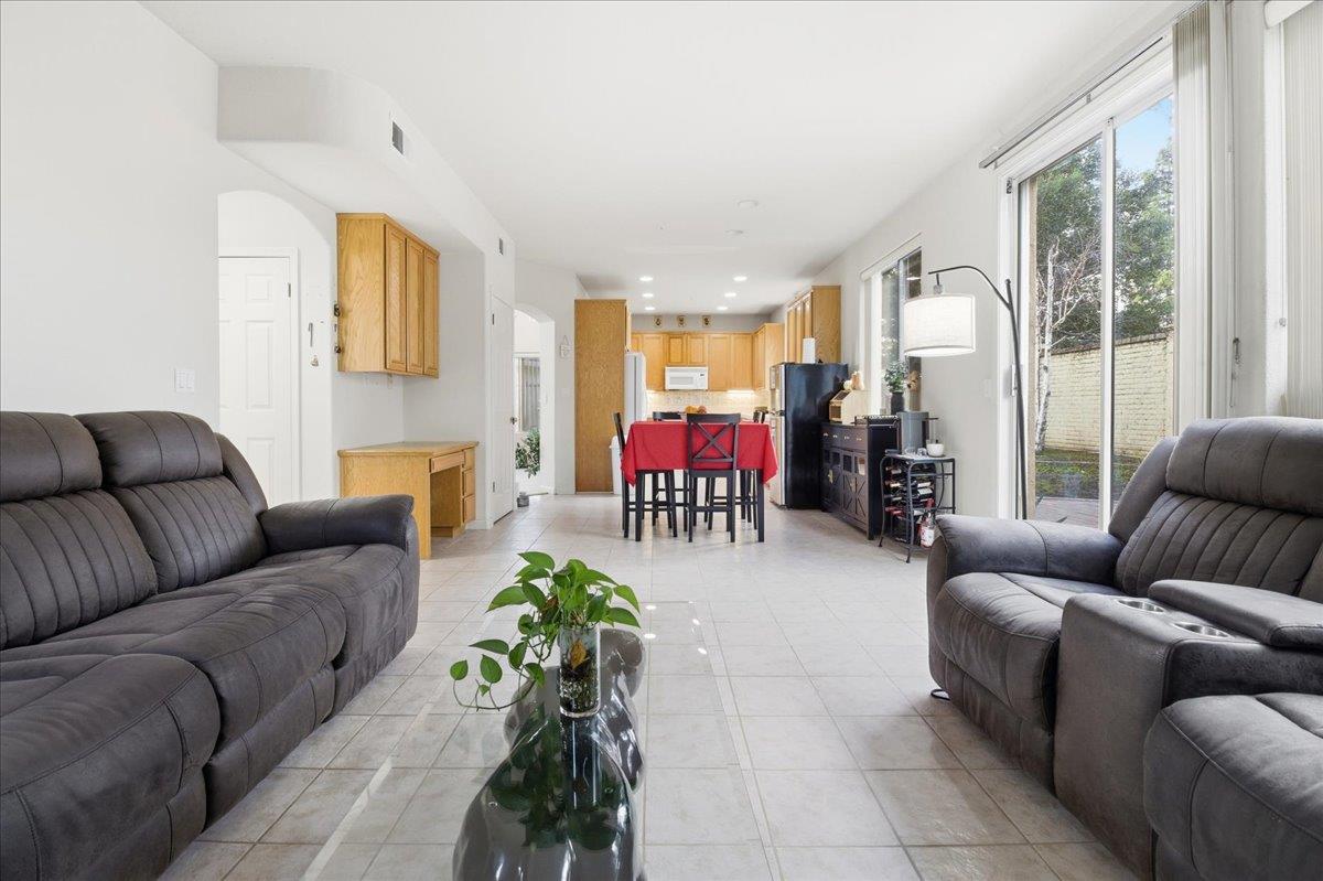 Detail Gallery Image 10 of 42 For 34 Whitman Cir, Salinas,  CA 93906 - 4 Beds | 3 Baths